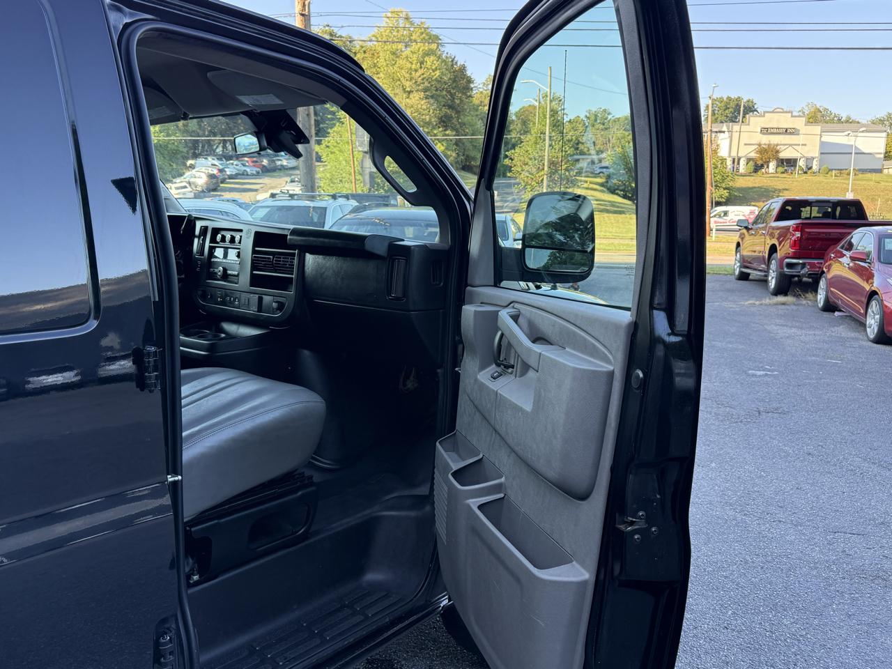 Chevrolet Express Cargo Van RWD 2500 135" 2022