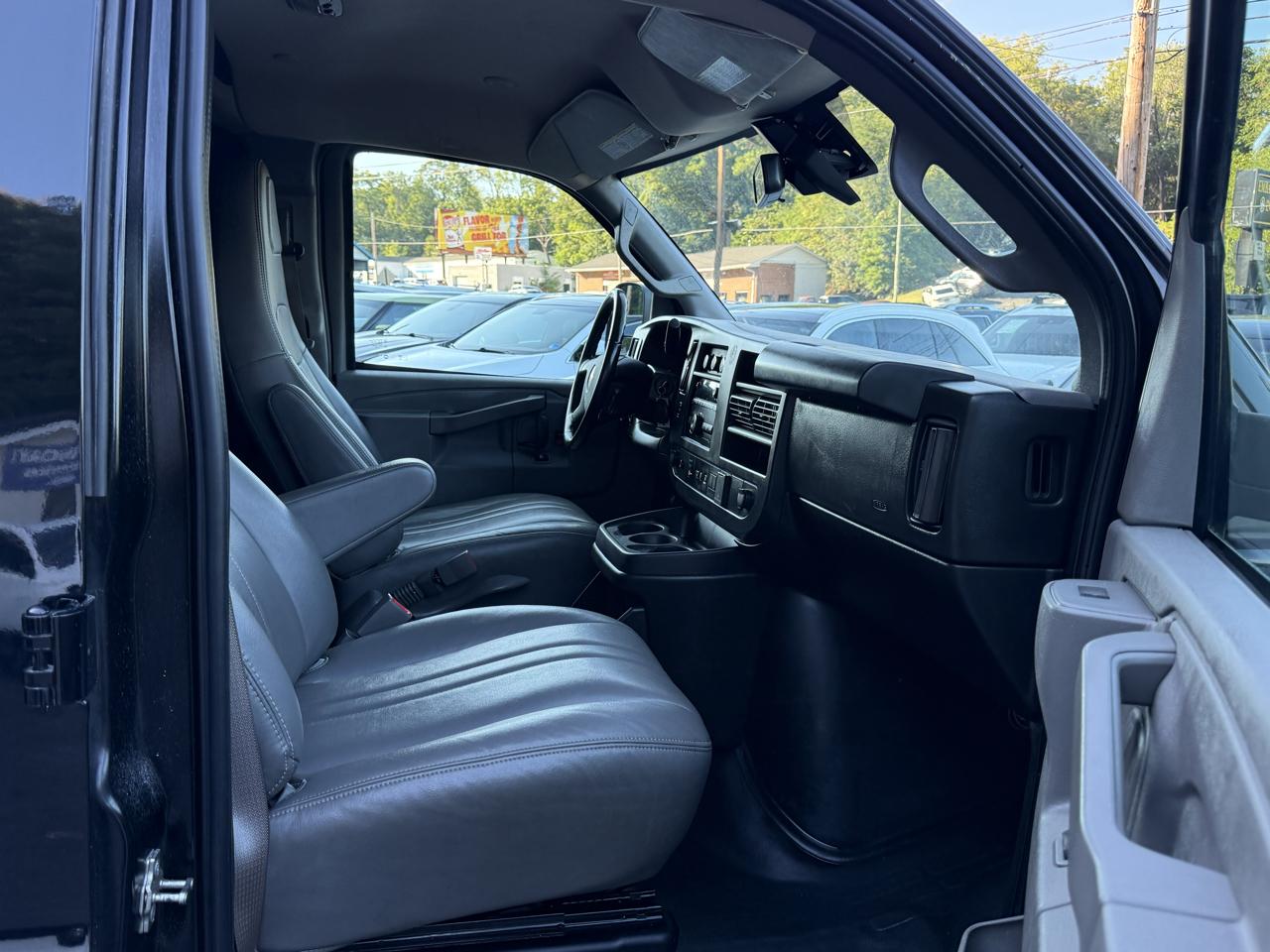 Chevrolet Express Cargo Van RWD 2500 135" 2022
