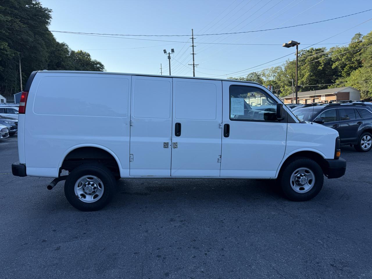 Chevrolet Express Cargo Van RWD 2500 135" 2014