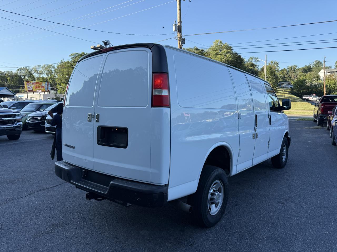 Chevrolet Express Cargo Van RWD 2500 135" 2014