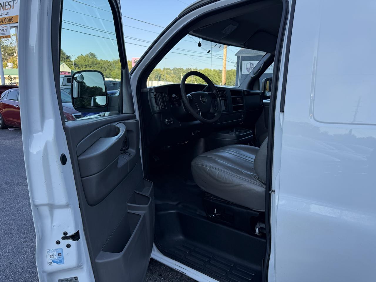 Chevrolet Express Cargo Van RWD 2500 135" 2014