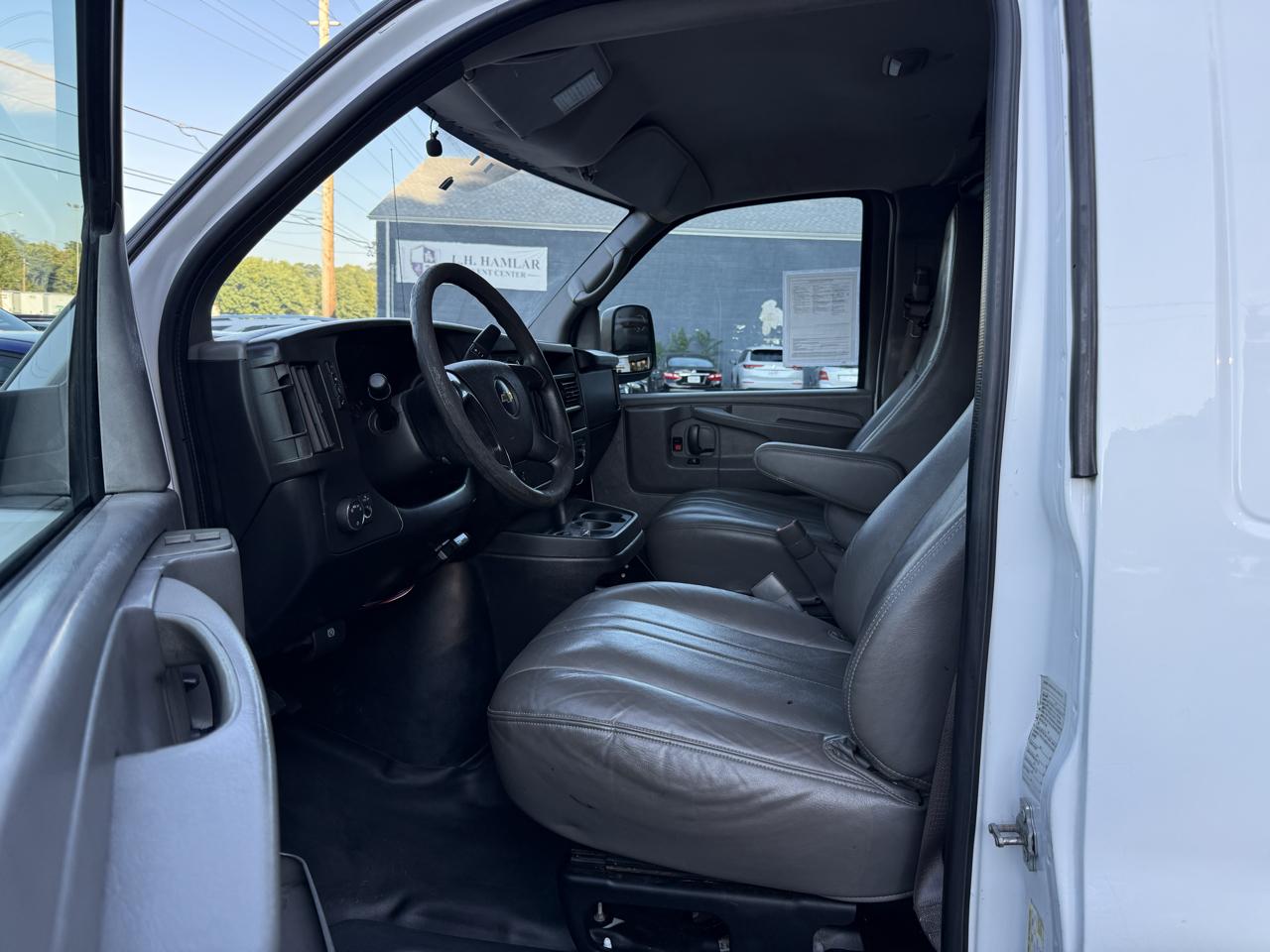 Chevrolet Express Cargo Van RWD 2500 135" 2014