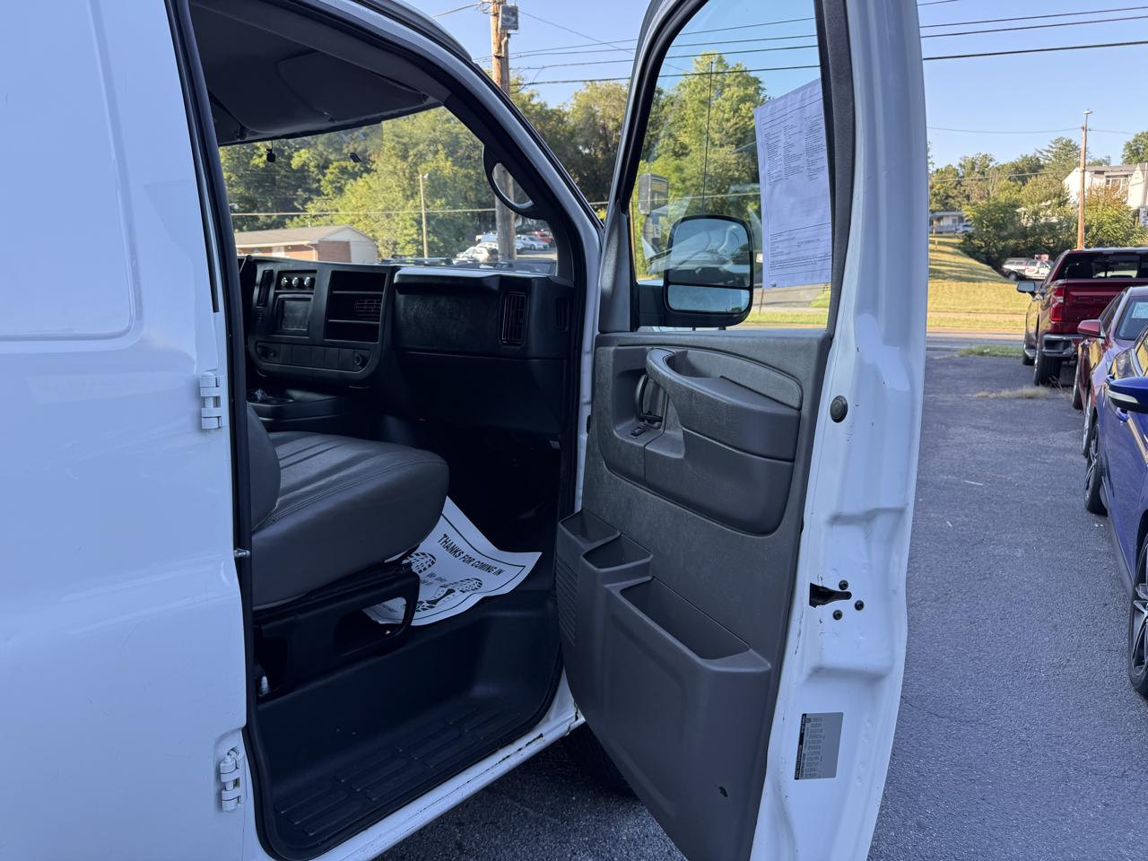 Chevrolet Express Cargo Van RWD 2500 135" 2014