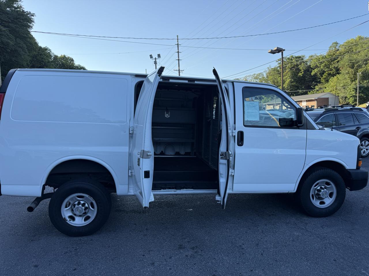 Chevrolet Express Cargo Van RWD 2500 135" 2014