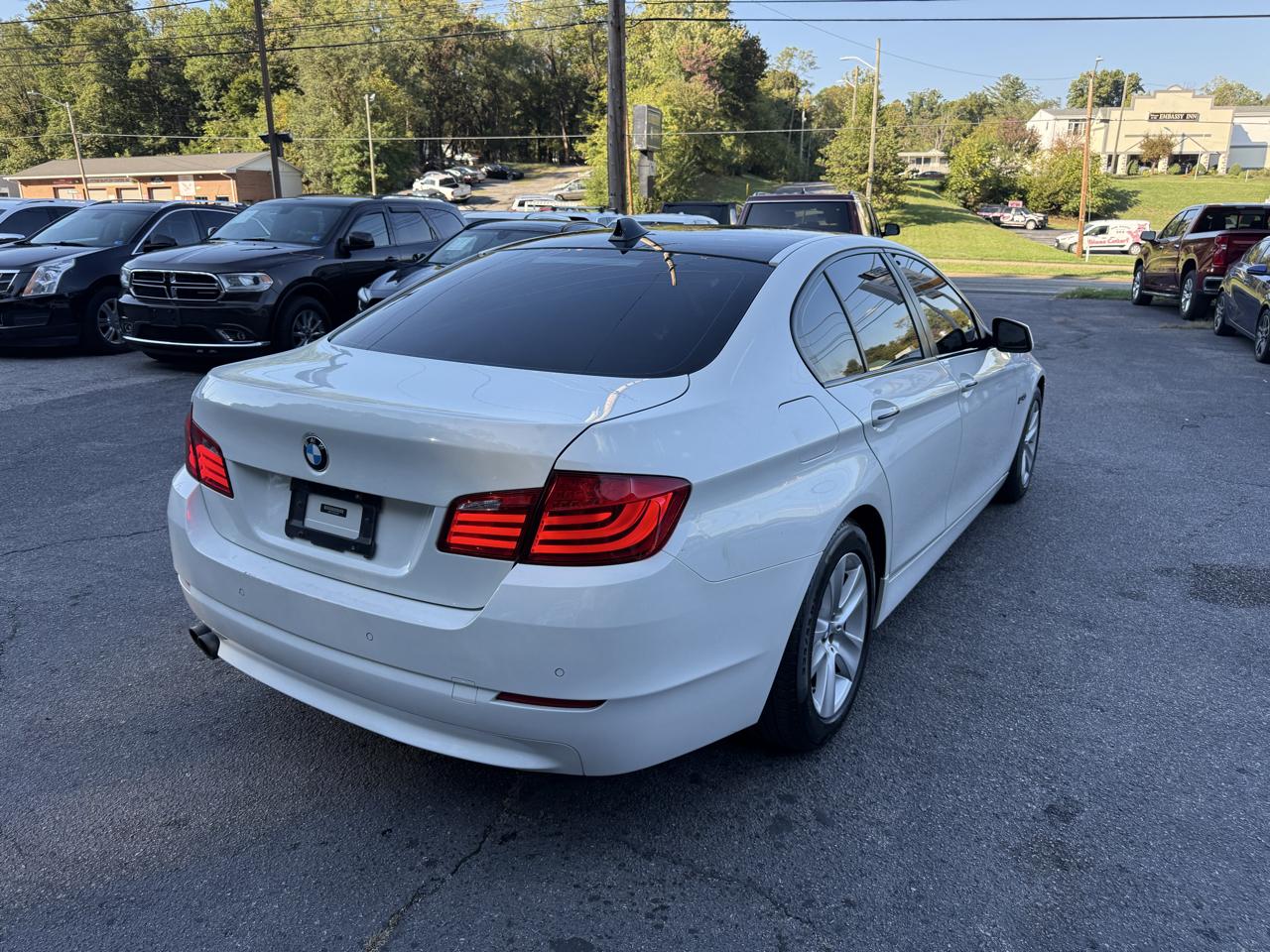 BMW 5 Series 4dr Sdn 528i RWD 2013