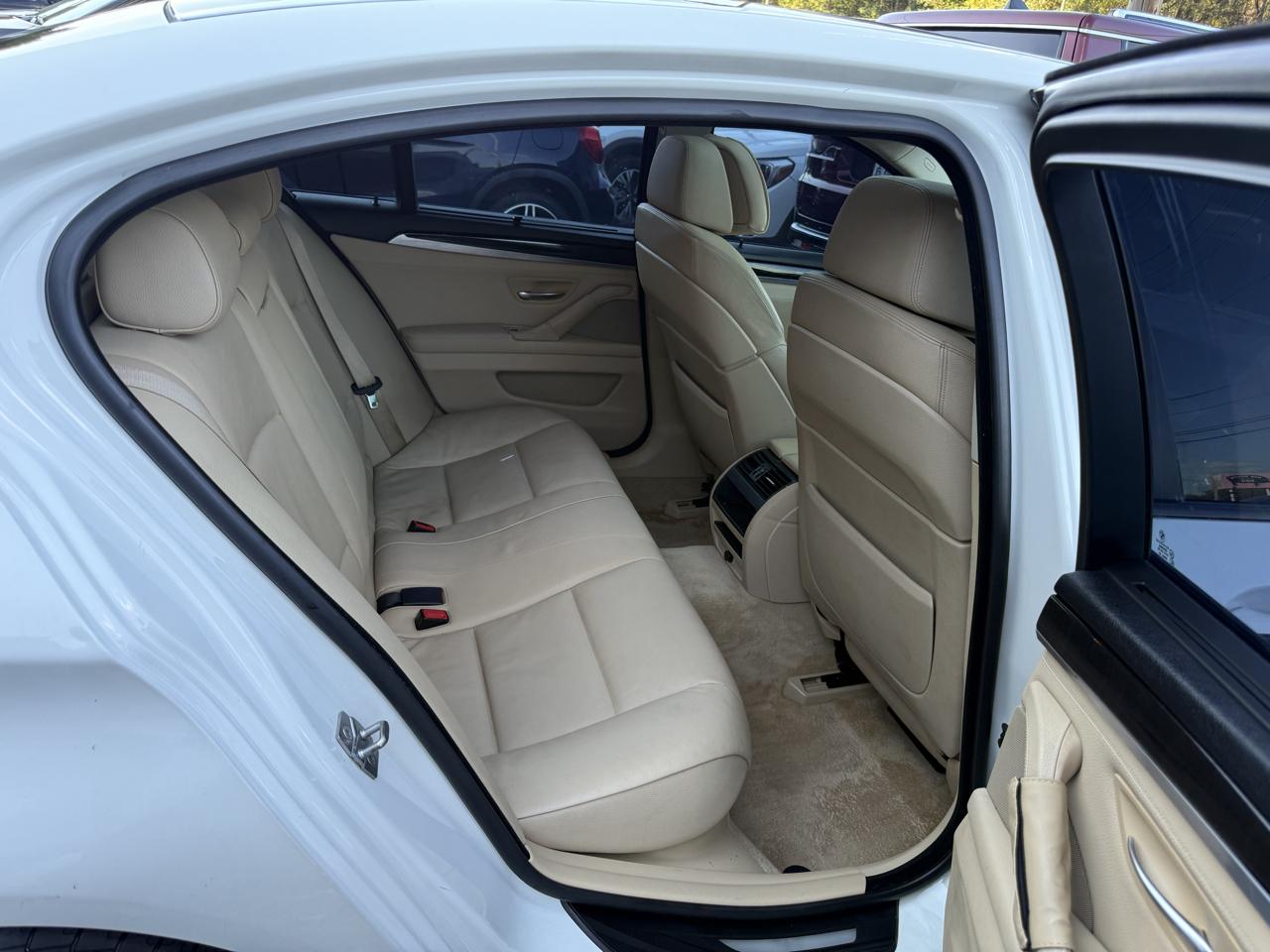 BMW 5 Series 4dr Sdn 528i RWD 2013