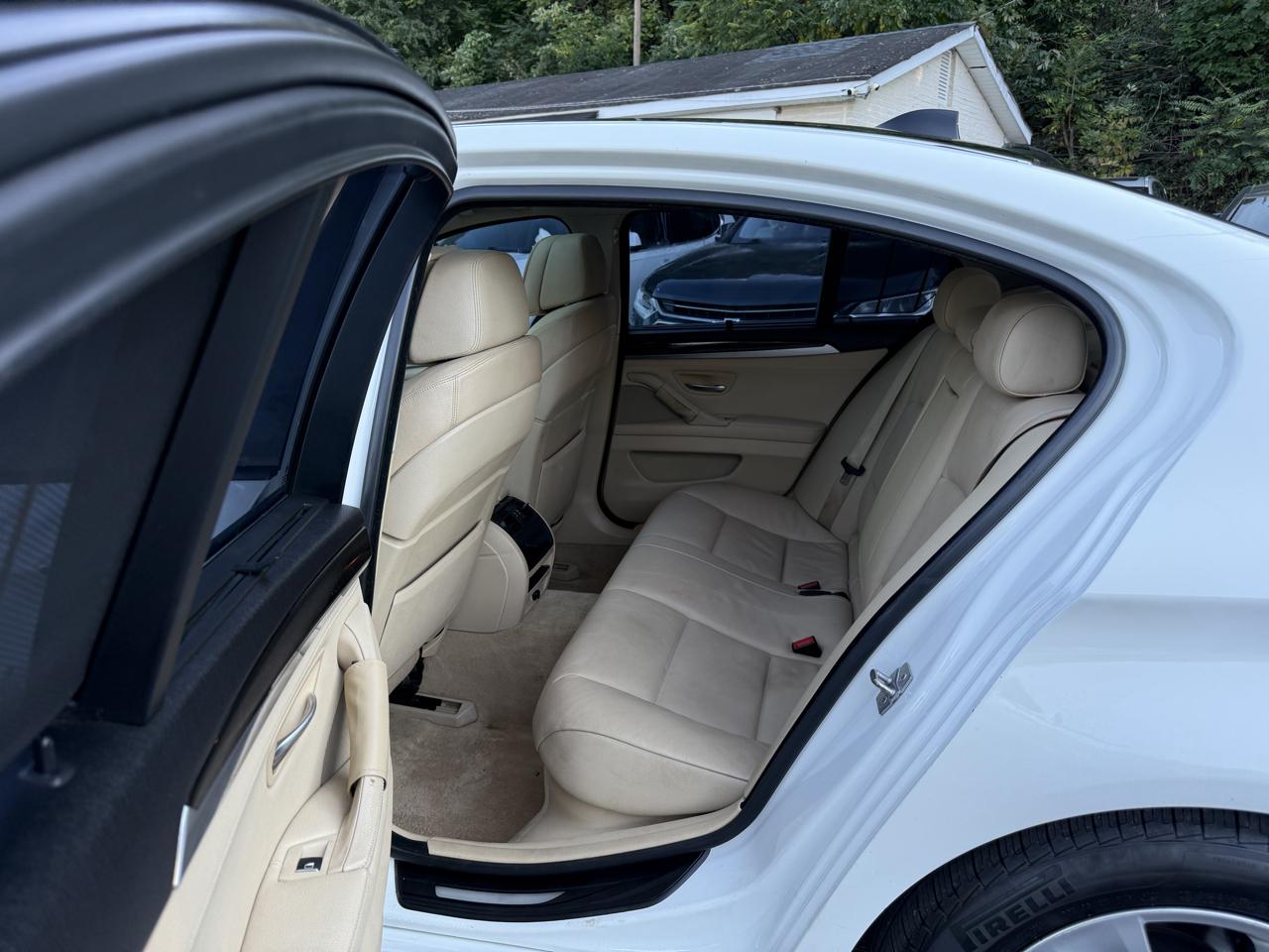 BMW 5 Series 4dr Sdn 528i RWD 2013