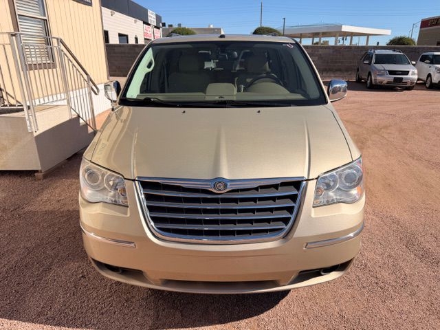 Chrysler Town & Country  2010