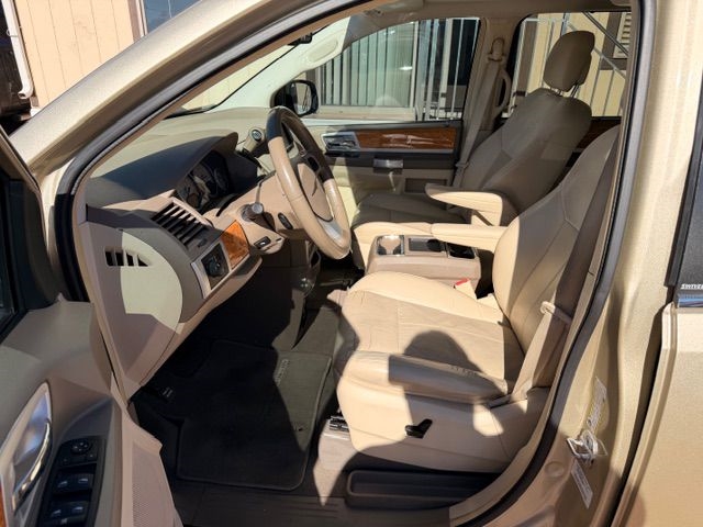 Chrysler Town & Country  2010