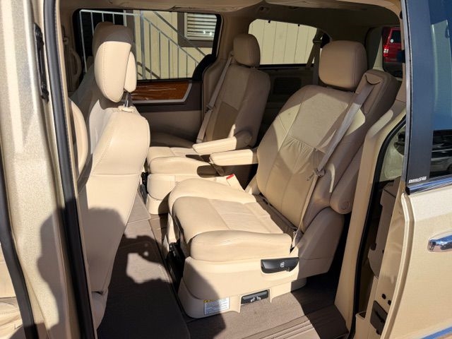 Chrysler Town & Country  2010