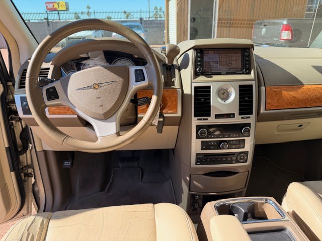 Chrysler Town & Country  2010