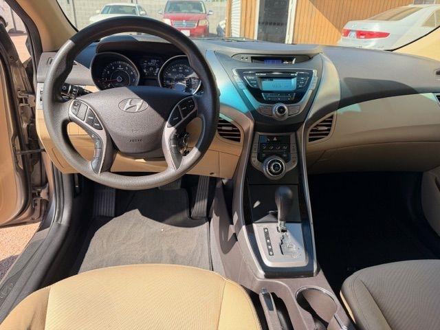 Hyundai Elantra  2013