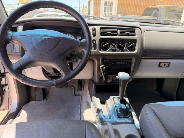Mitsubishi Montero Sport  2002