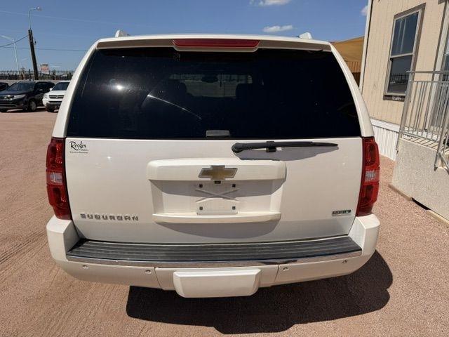 Chevrolet Suburban  2010