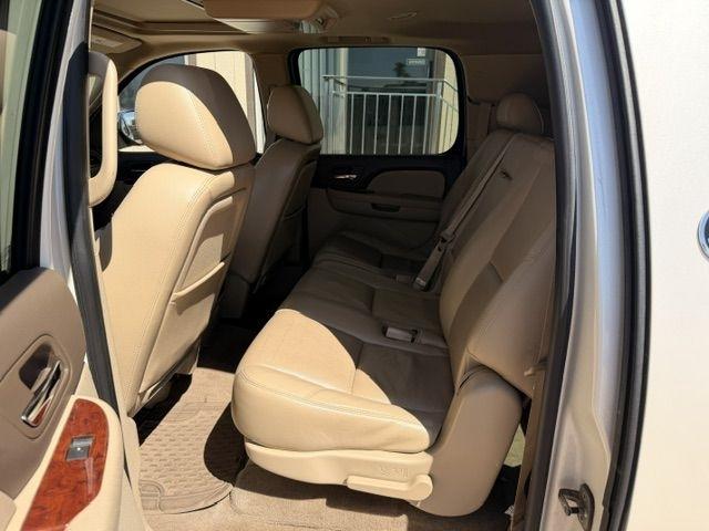 Chevrolet Suburban  2010