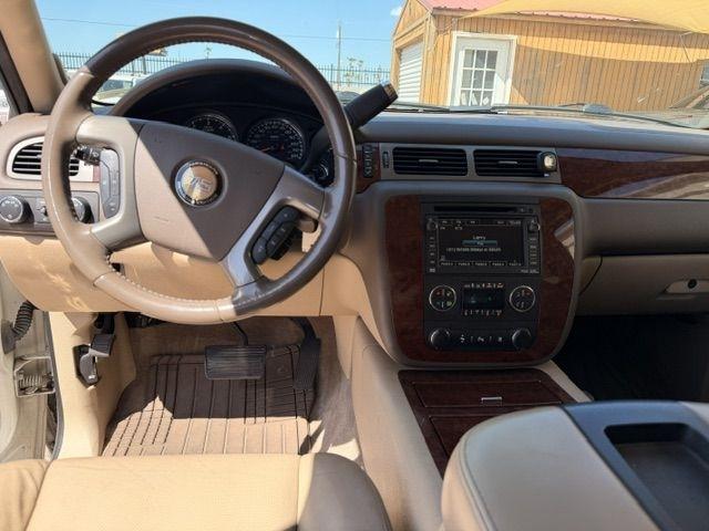 Chevrolet Suburban  2010