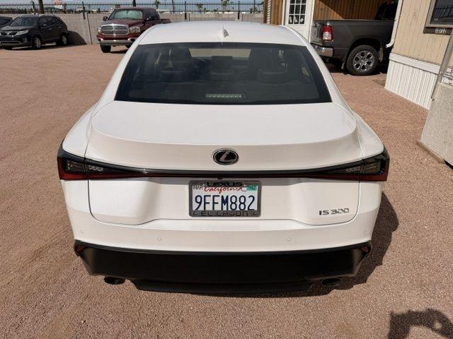 Lexus IS  2023
