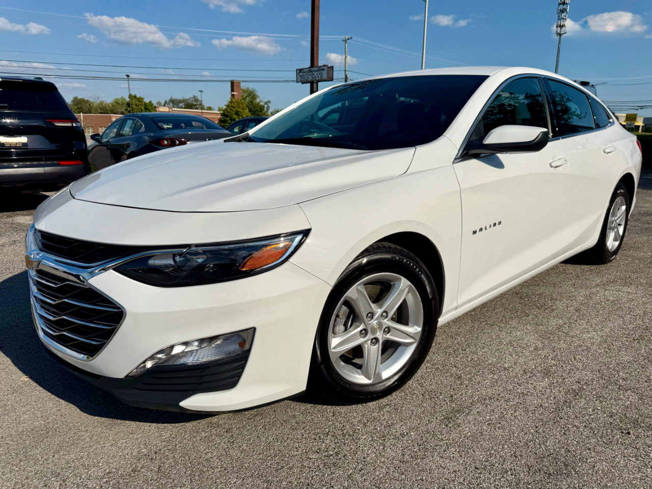 2024 Chevrolet Malibu 1LT photo 2