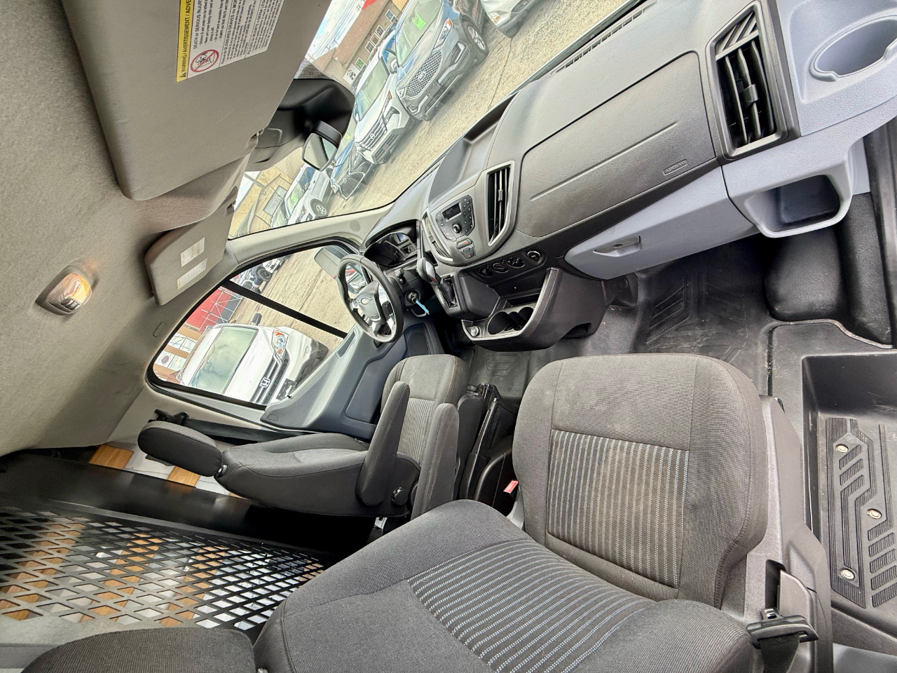 Ford Transit 250 Van Low Roof 60/40 Pass.130-in. WB 2018