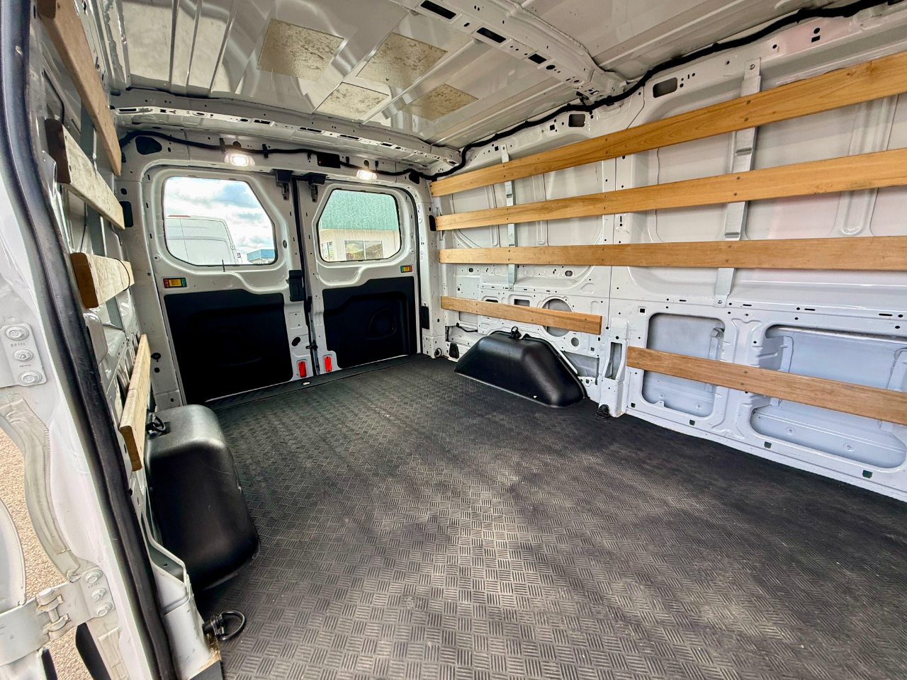 Ford Transit 250 Van Low Roof 60/40 Pass.130-in. WB 2018