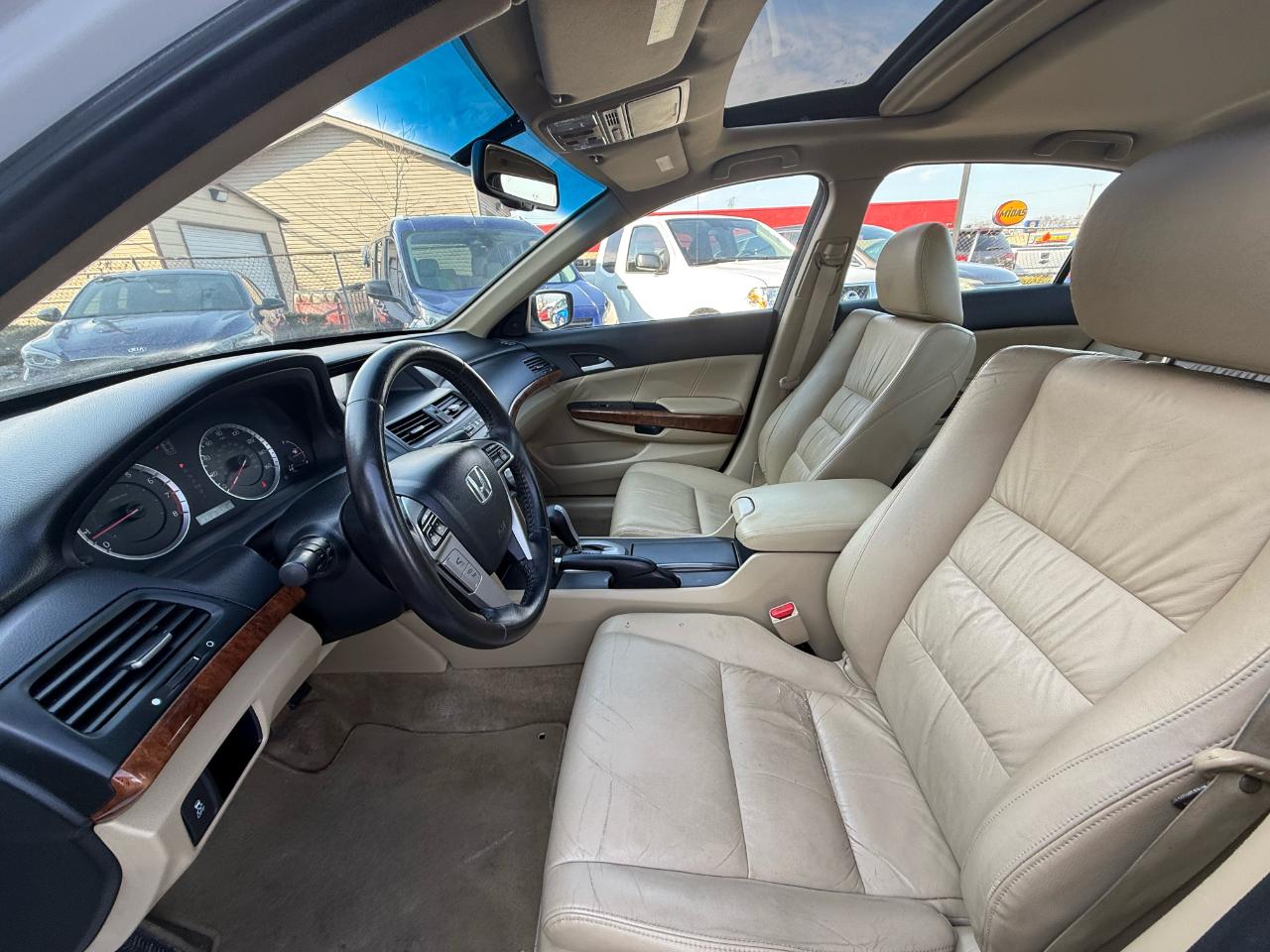 Honda Accord EX-L V-6 Sedan AT 2011