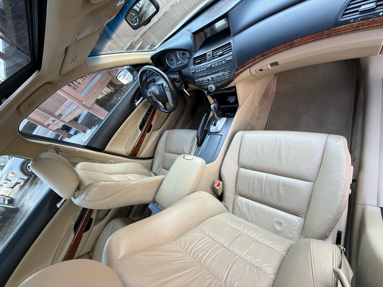 Honda Accord EX-L V-6 Sedan AT 2011