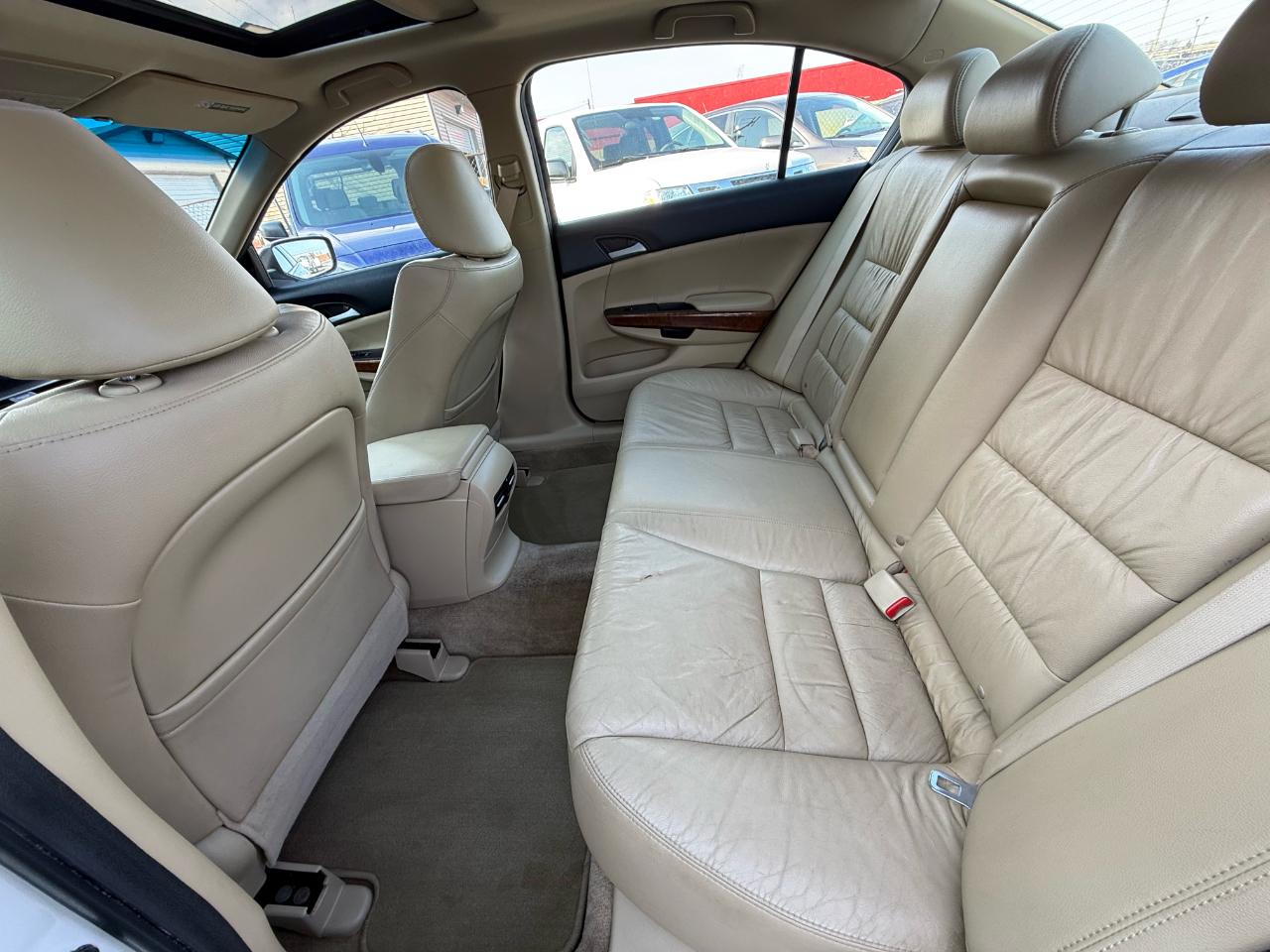 Honda Accord EX-L V-6 Sedan AT 2011