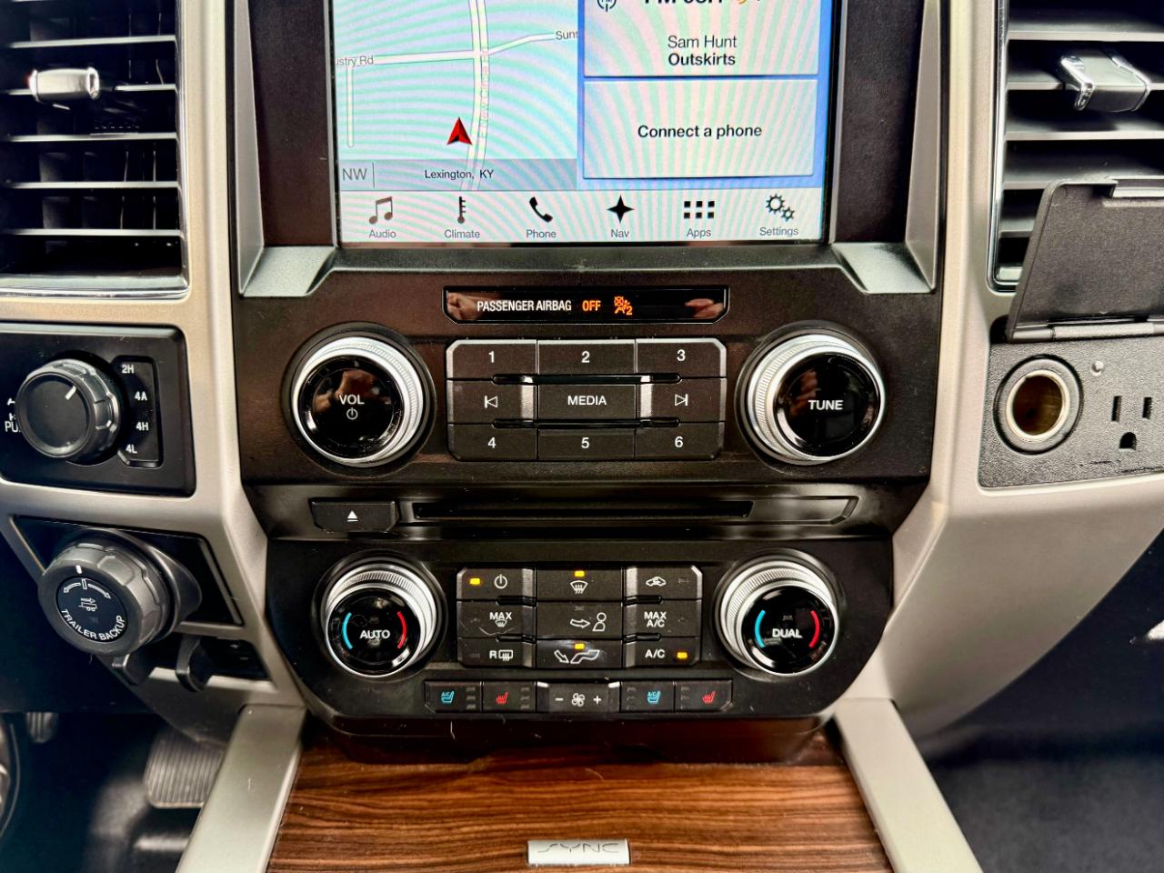 Ford F-150 Lariat SuperCrew 5.5-ft. Bed 4WD 2017