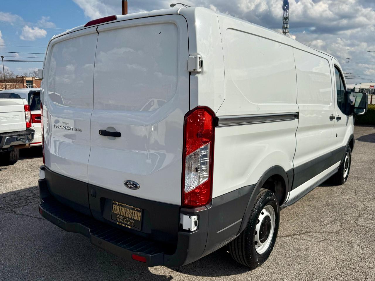 Ford Transit 250 Van Low Roof w/Sliding Pass. 130-in. WB 2019