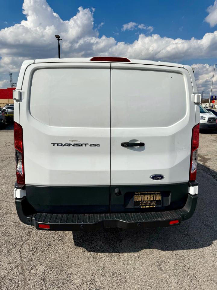 Ford Transit 250 Van Low Roof w/Sliding Pass. 130-in. WB 2019