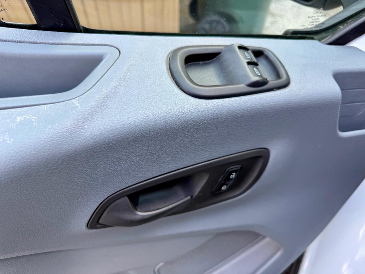 Ford Transit 250 Van Low Roof w/Sliding Pass. 130-in. WB 2019