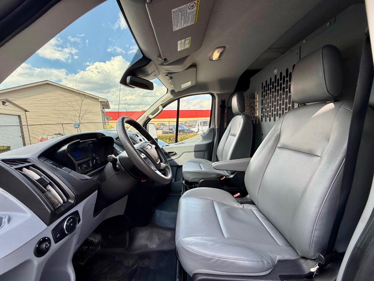 Ford Transit 250 Van Low Roof w/Sliding Pass. 130-in. WB 2019