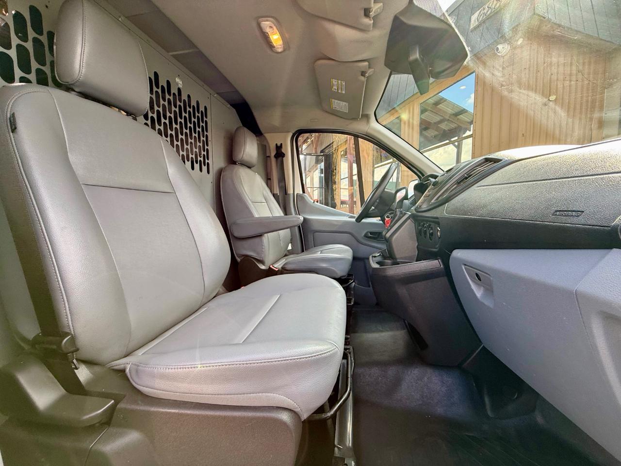 Ford Transit 250 Van Low Roof w/Sliding Pass. 130-in. WB 2019