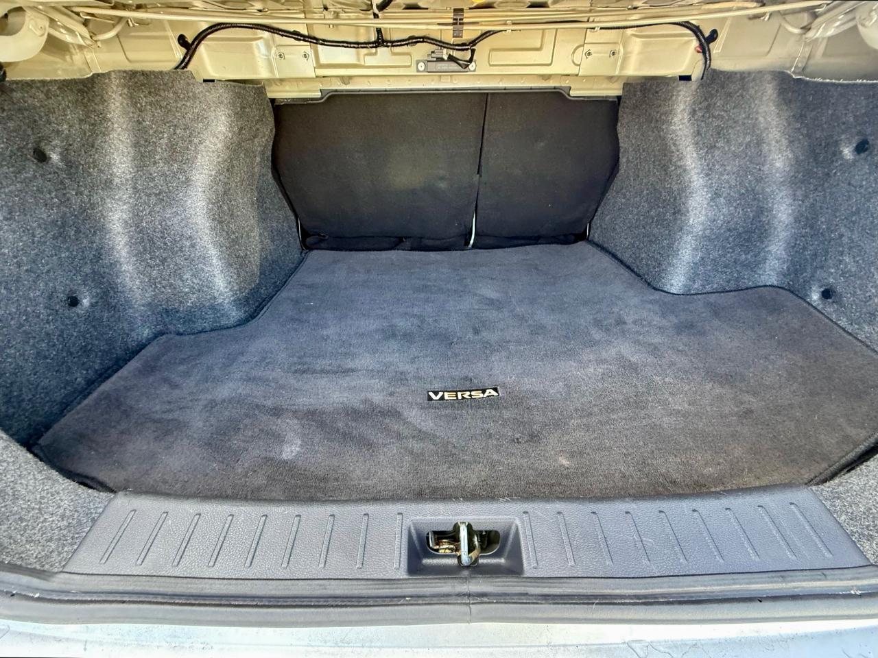 Nissan Versa SV 2020