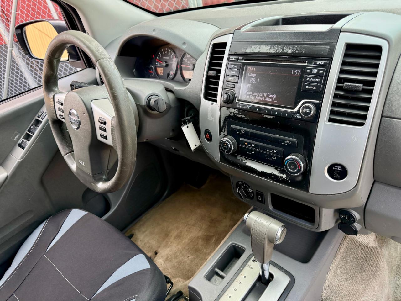 Nissan Frontier SV Crew Cab 4WD 2017