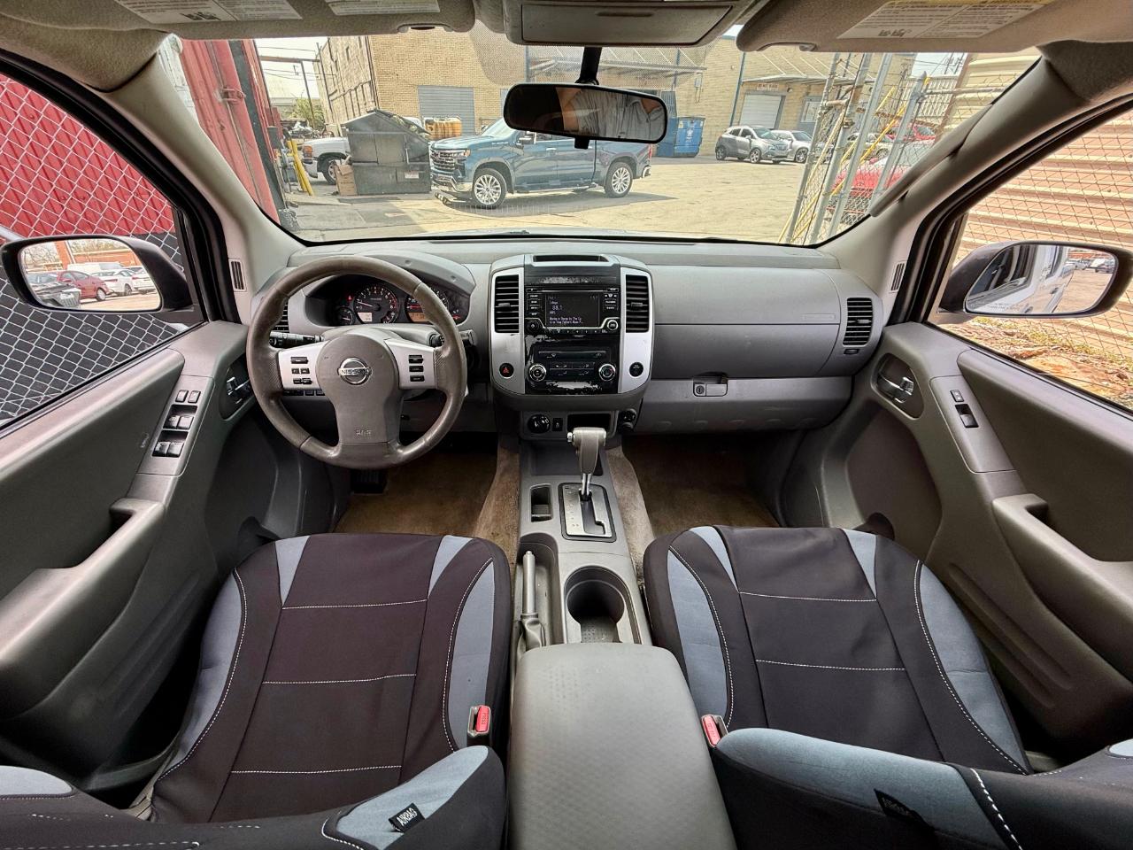 Nissan Frontier SV Crew Cab 4WD 2017