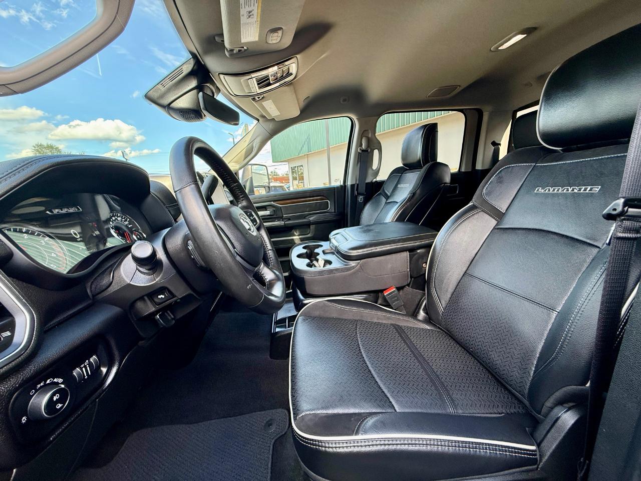 RAM 2500 Laramie Crew Cab SWB 4WD 2024