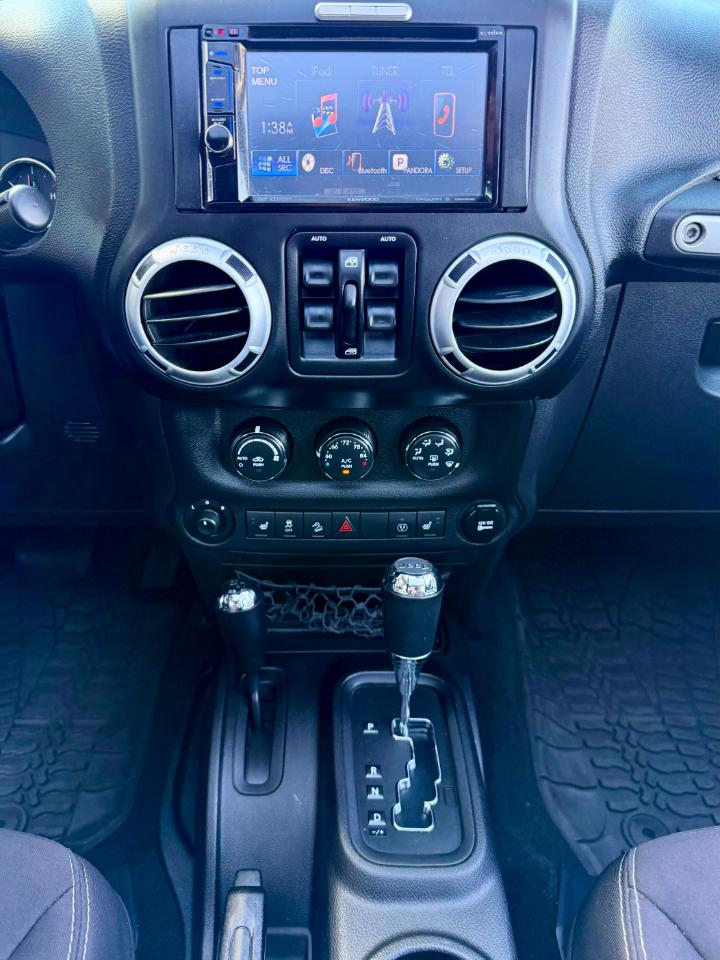 Jeep Wrangler Unlimited Sahara 4WD 2014