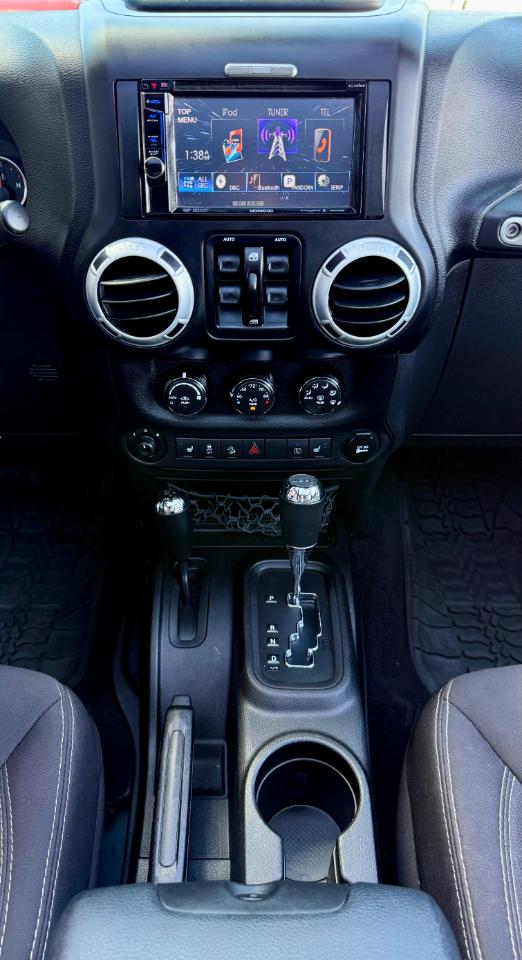 Jeep Wrangler Unlimited Sahara 4WD 2014