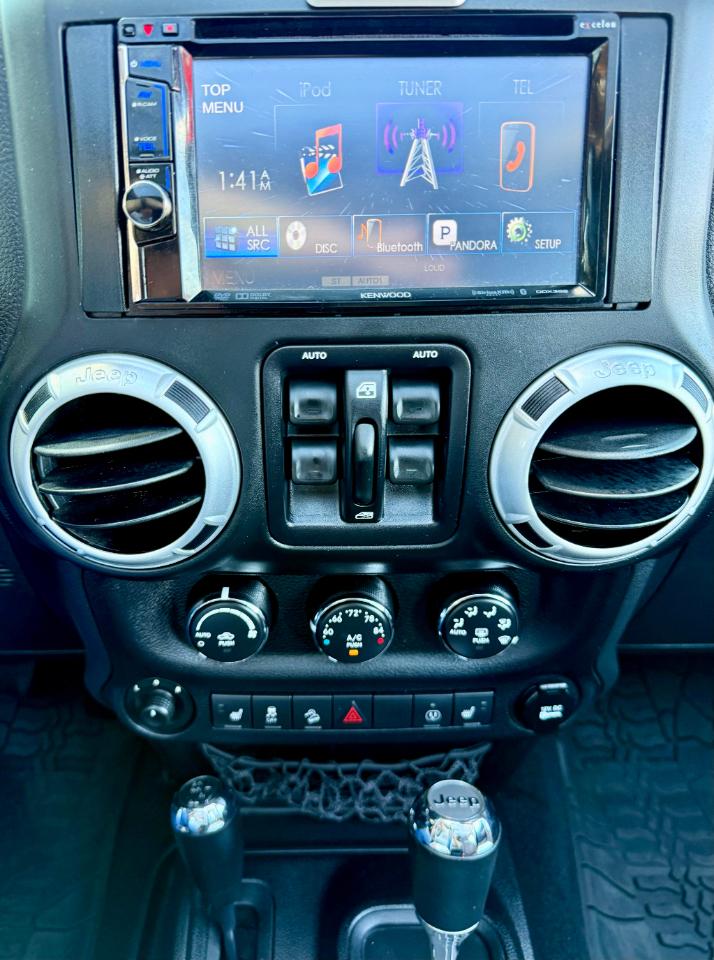 Jeep Wrangler Unlimited Sahara 4WD 2014