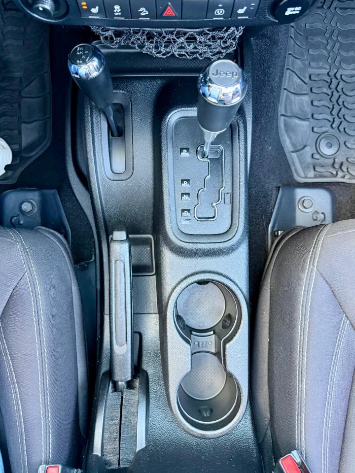 Jeep Wrangler Unlimited Sahara 4WD 2014