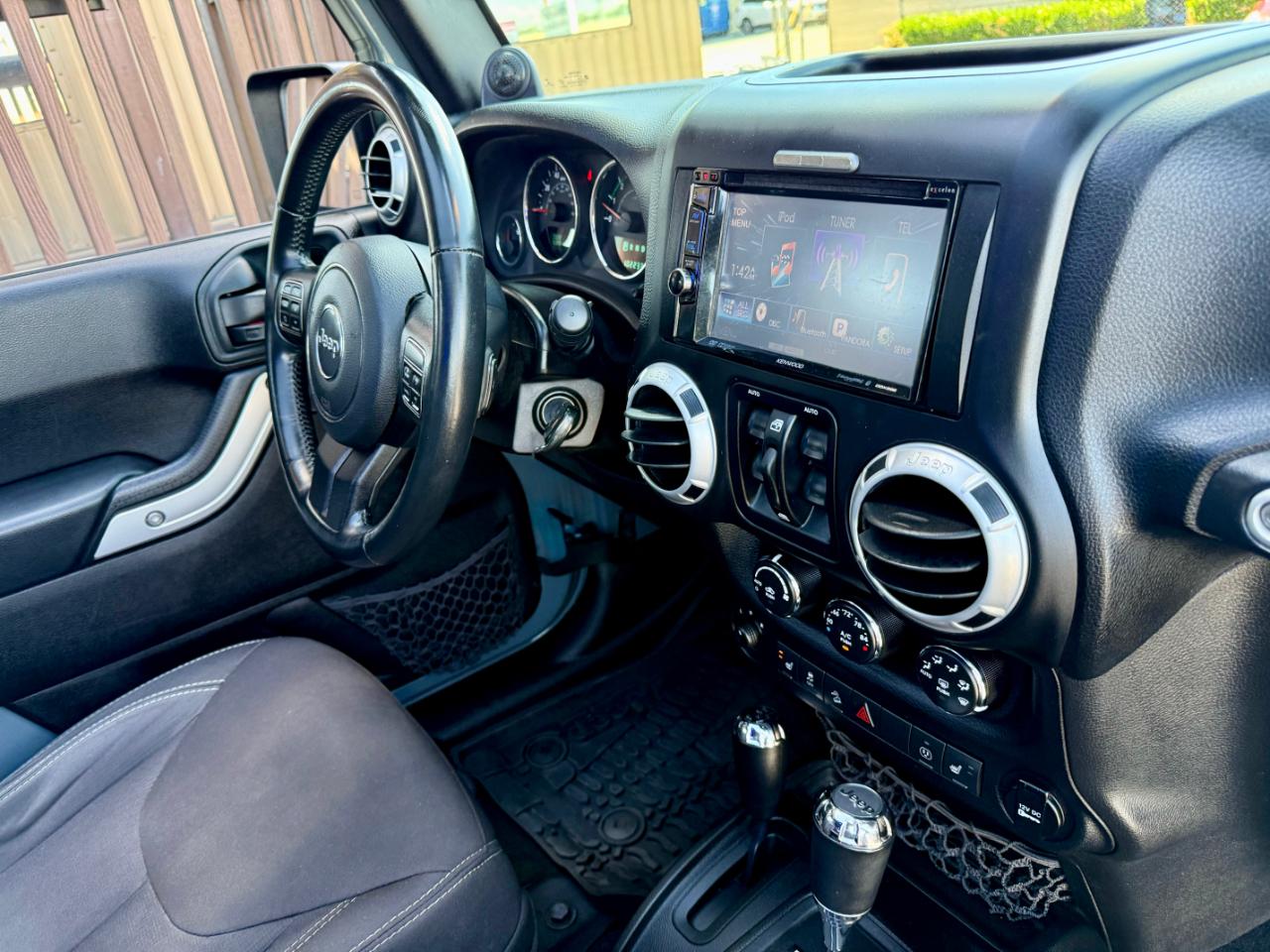 Jeep Wrangler Unlimited Sahara 4WD 2014
