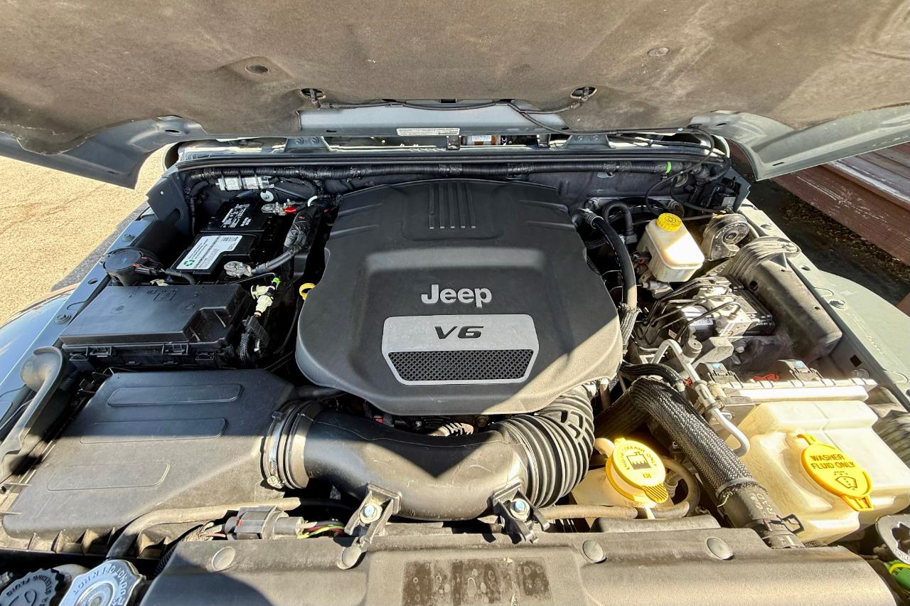 Jeep Wrangler Unlimited Sahara 4WD 2014