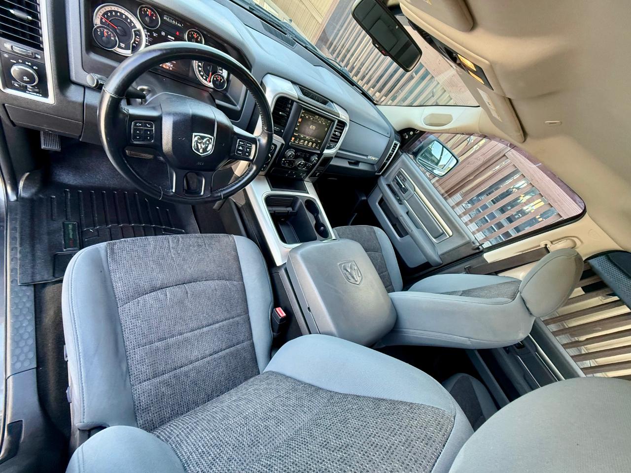 RAM 1500 Big Horn Crew Cab 4WD 2017