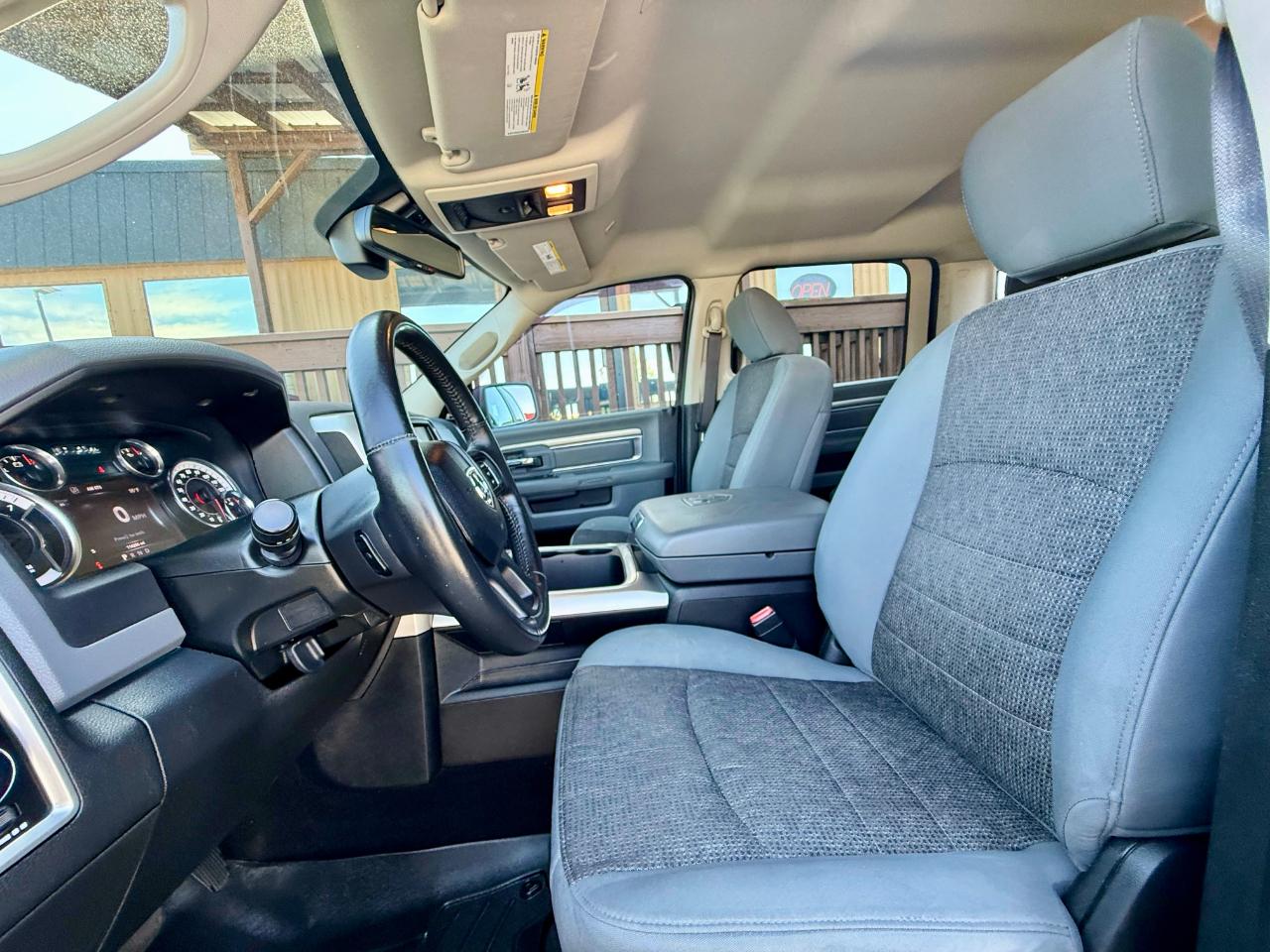 RAM 1500 Big Horn Crew Cab 4WD 2017