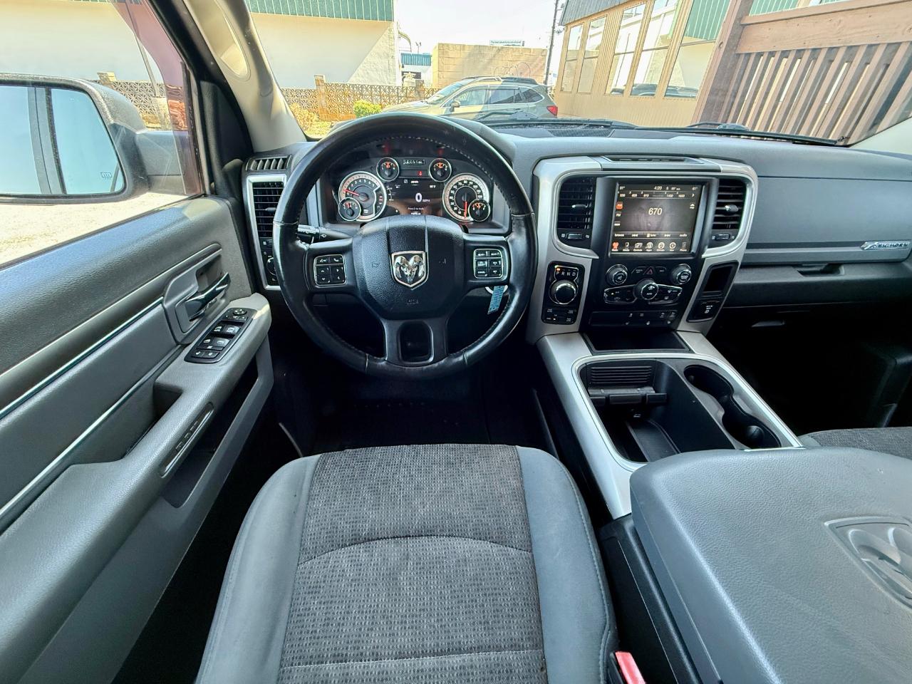 RAM 1500 Big Horn Crew Cab 4WD 2017