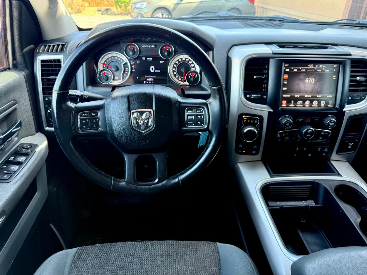 RAM 1500 Big Horn Crew Cab 4WD 2017
