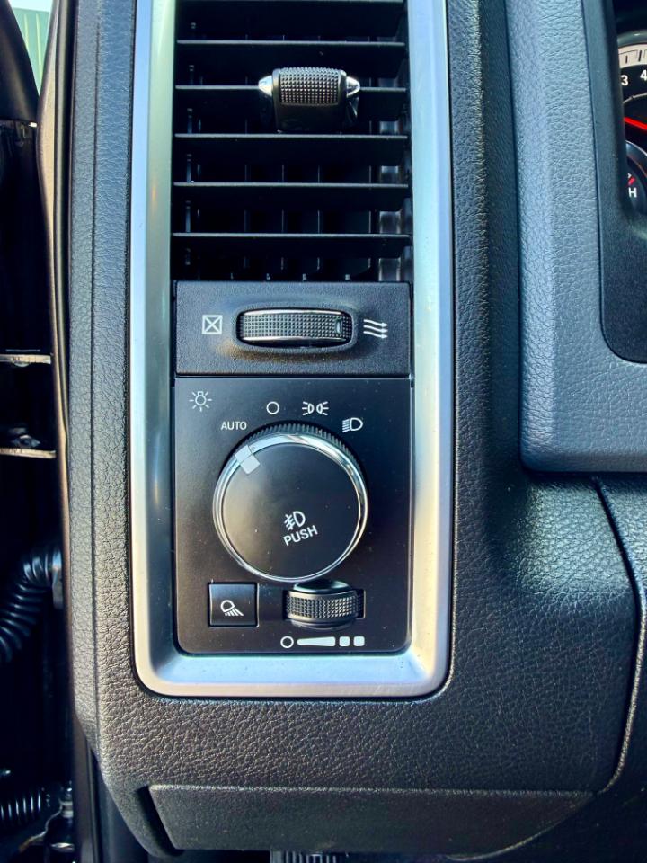 RAM 1500 Big Horn Crew Cab 4WD 2017