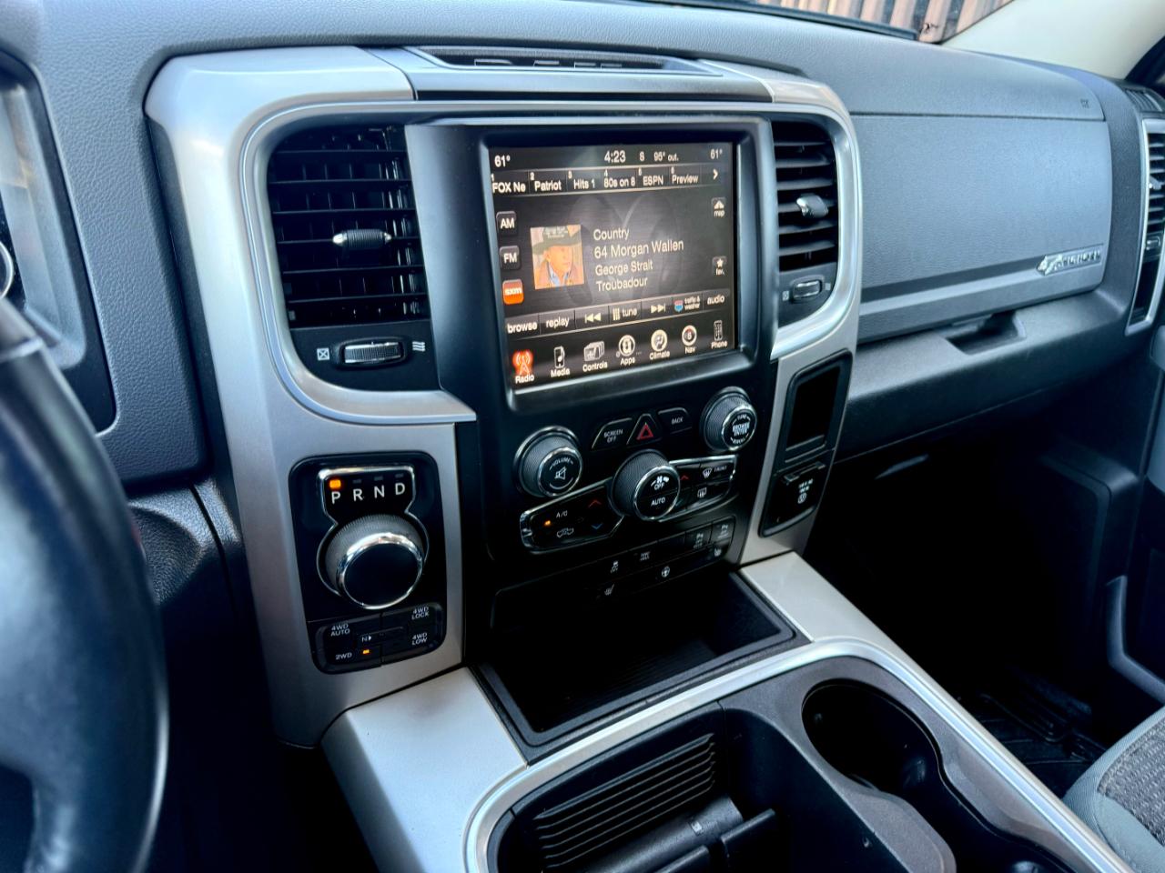 RAM 1500 Big Horn Crew Cab 4WD 2017