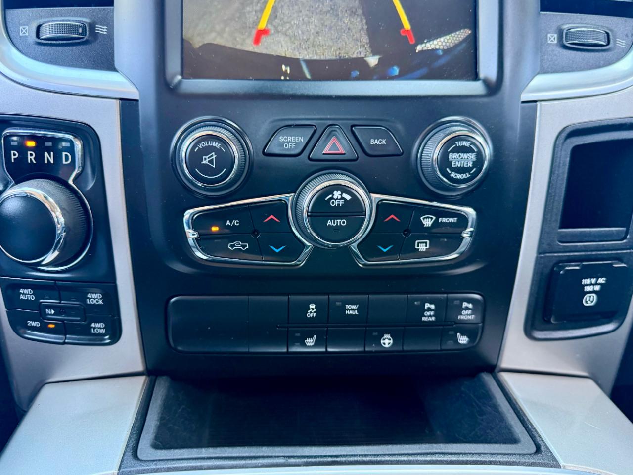 RAM 1500 Big Horn Crew Cab 4WD 2017